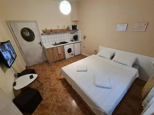 Tiny And Cosy Apartment *